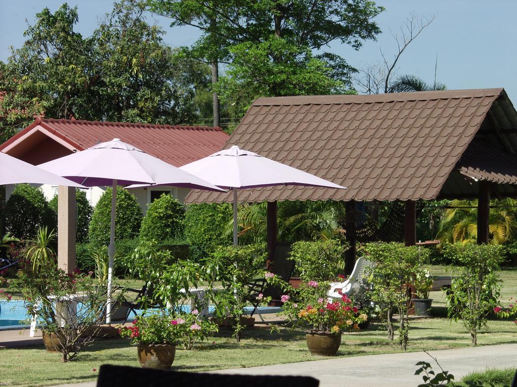 Moon River Resort Ubon Ratchathani Exterior foto